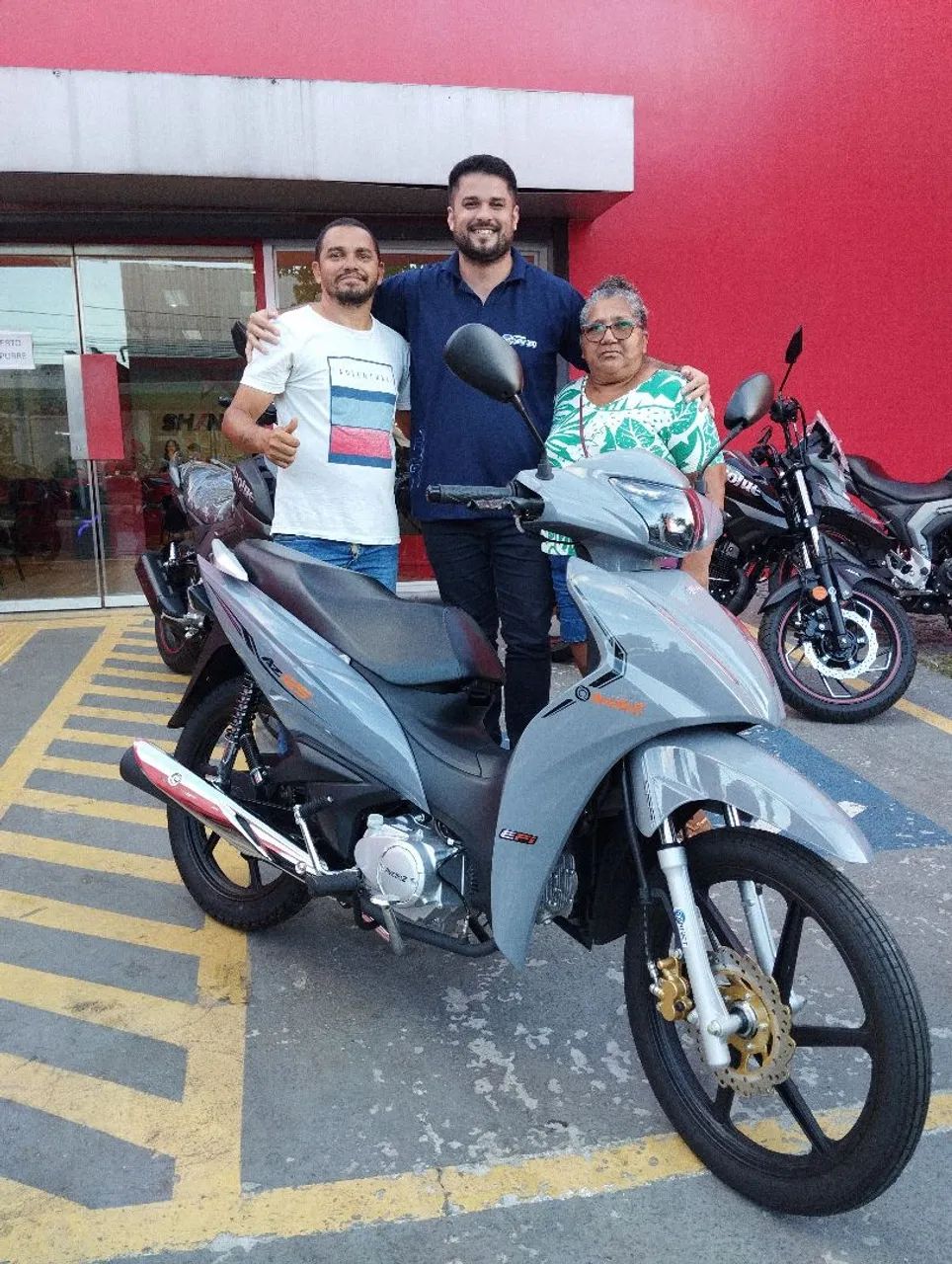 Avelloz 125 disponível 