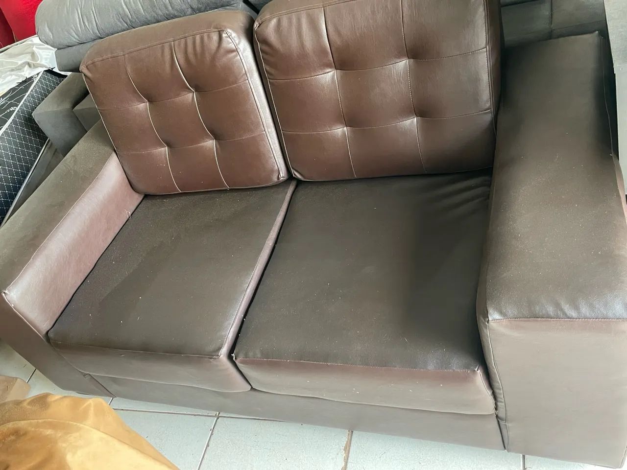 Sofá de 2 lugares no curvam - Foto 2