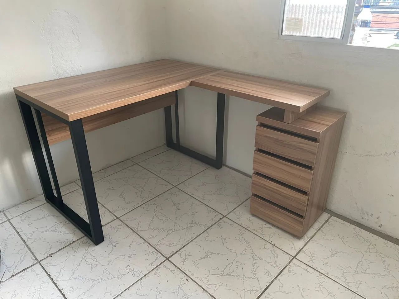 Mesa em L padrão industrial 
