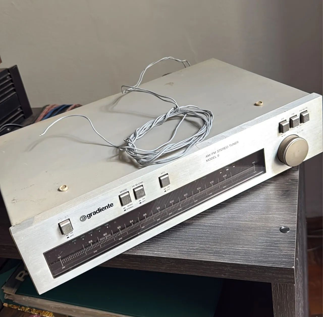 Gradiente AM/FM Stereo Tuner Model 9