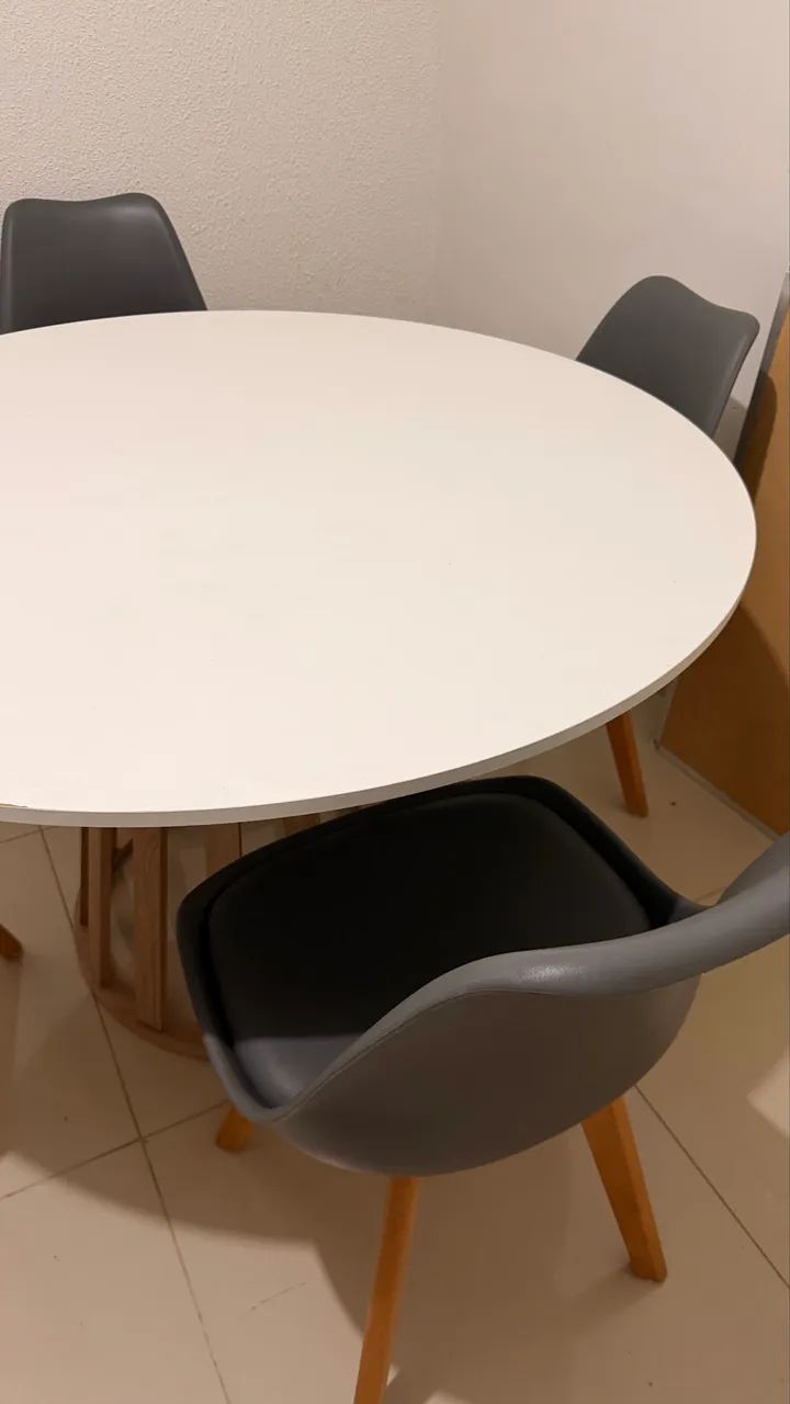 Mesa com 4 cadeiras  - Foto 3
