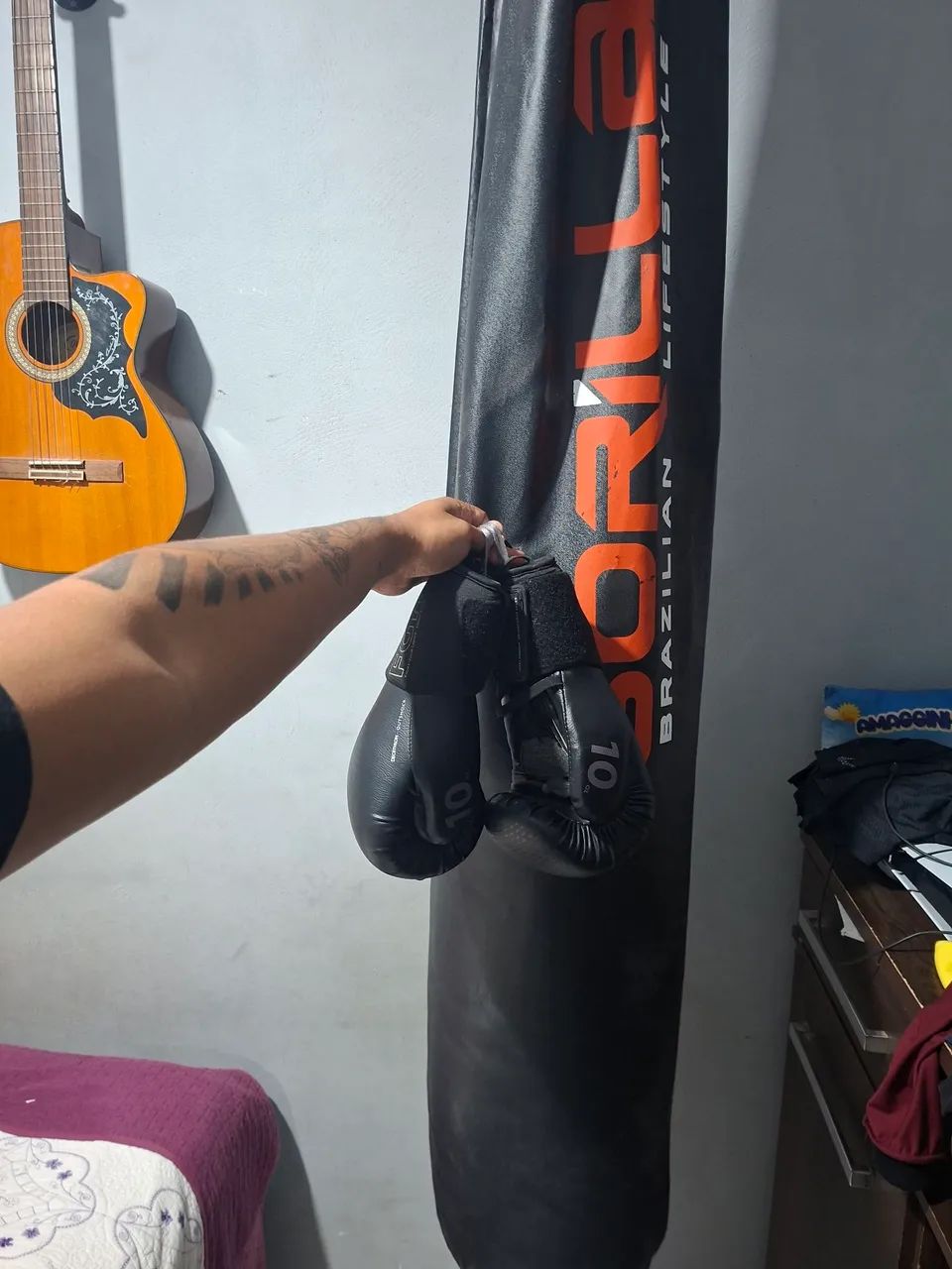 Vende-se saco de pancadas + luvas - Foto 2