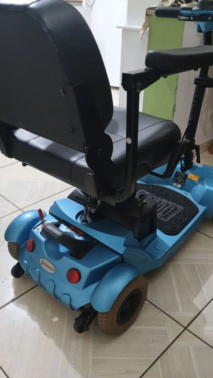 Vendo cadeira de roda eletrônica  - Foto 2