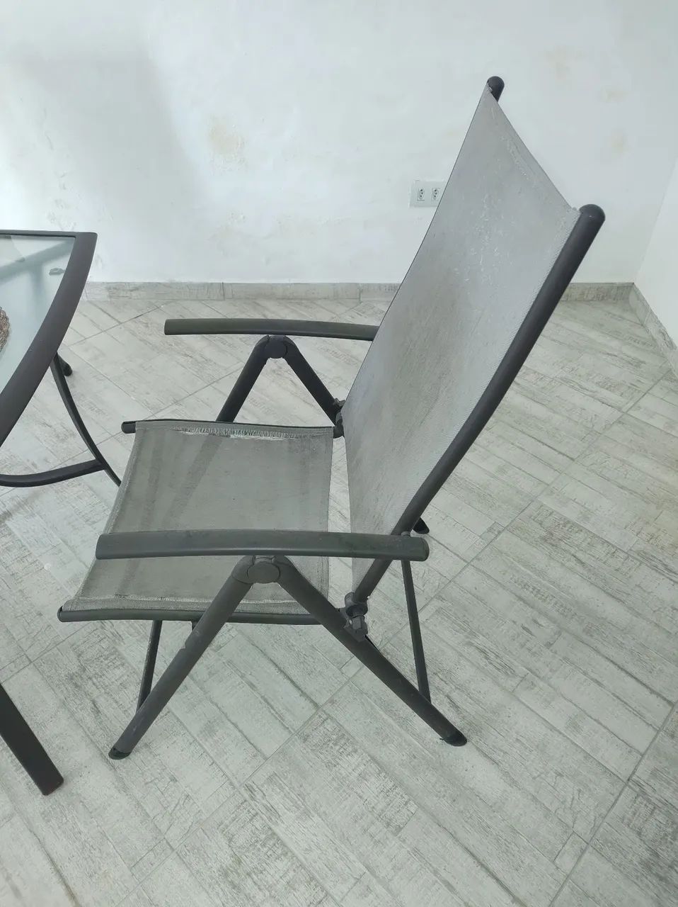 Mesa para para área externa, com cadeiras retrátil  - Foto 4