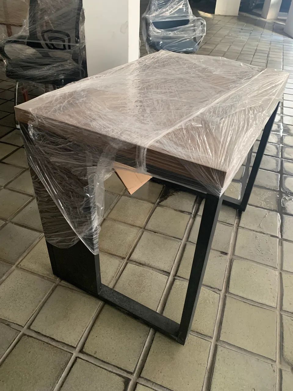 Mesa escritório base metálica tampo MDP - Foto 3