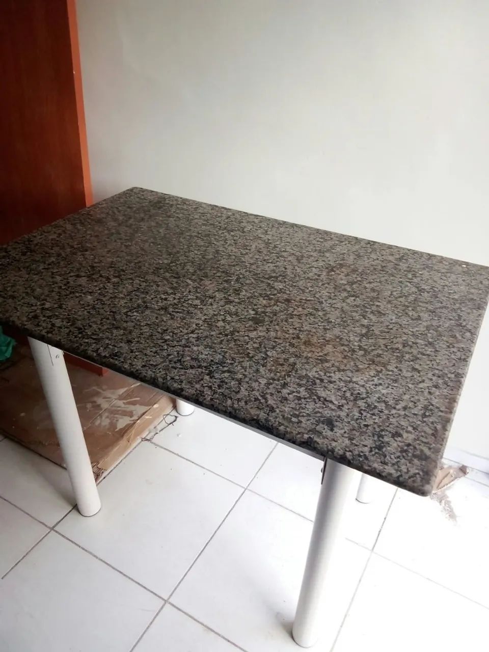 1 mesa com 4 cadeiras  - Foto 2