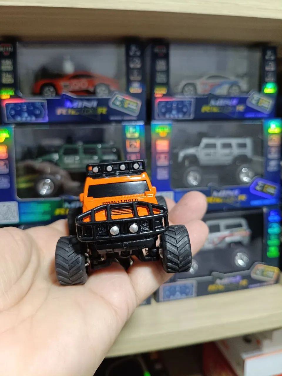 Miniatura de ferro e controle remoto  - Foto 3