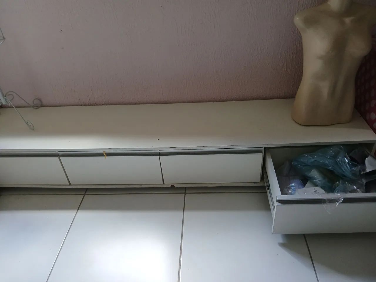 Armário baixo 4 gavetas para lojas  - Foto 2