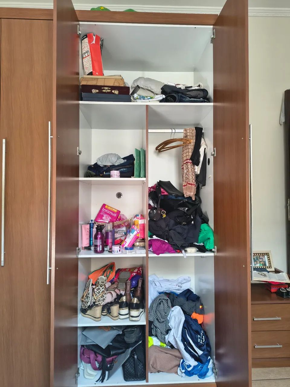 Quarto completo guarda roupa, cama de casal box e cômoda  - Foto 5