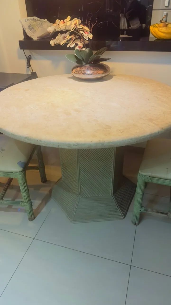 MESA COM 5 CADEIRAS 