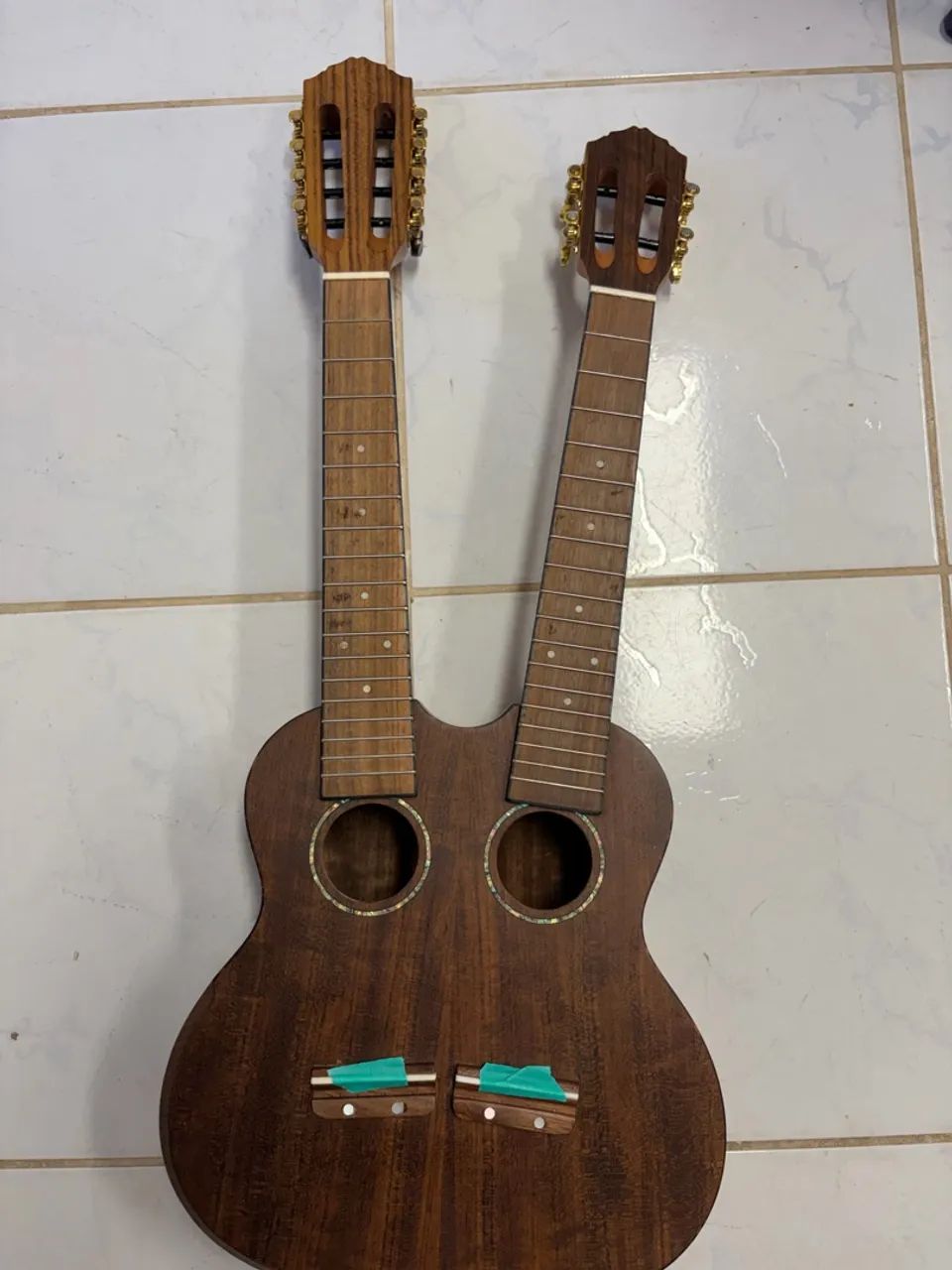 Ukuleles à venda.