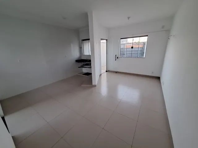 Casa térrea em Jd. Olímpia, 2 quartos, sendo 1 suíte.