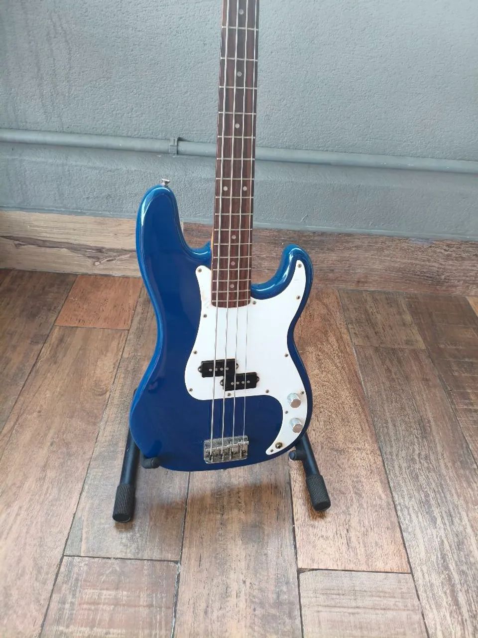 Baixo Squier P Bass + Case e Suporte - Foto 2
