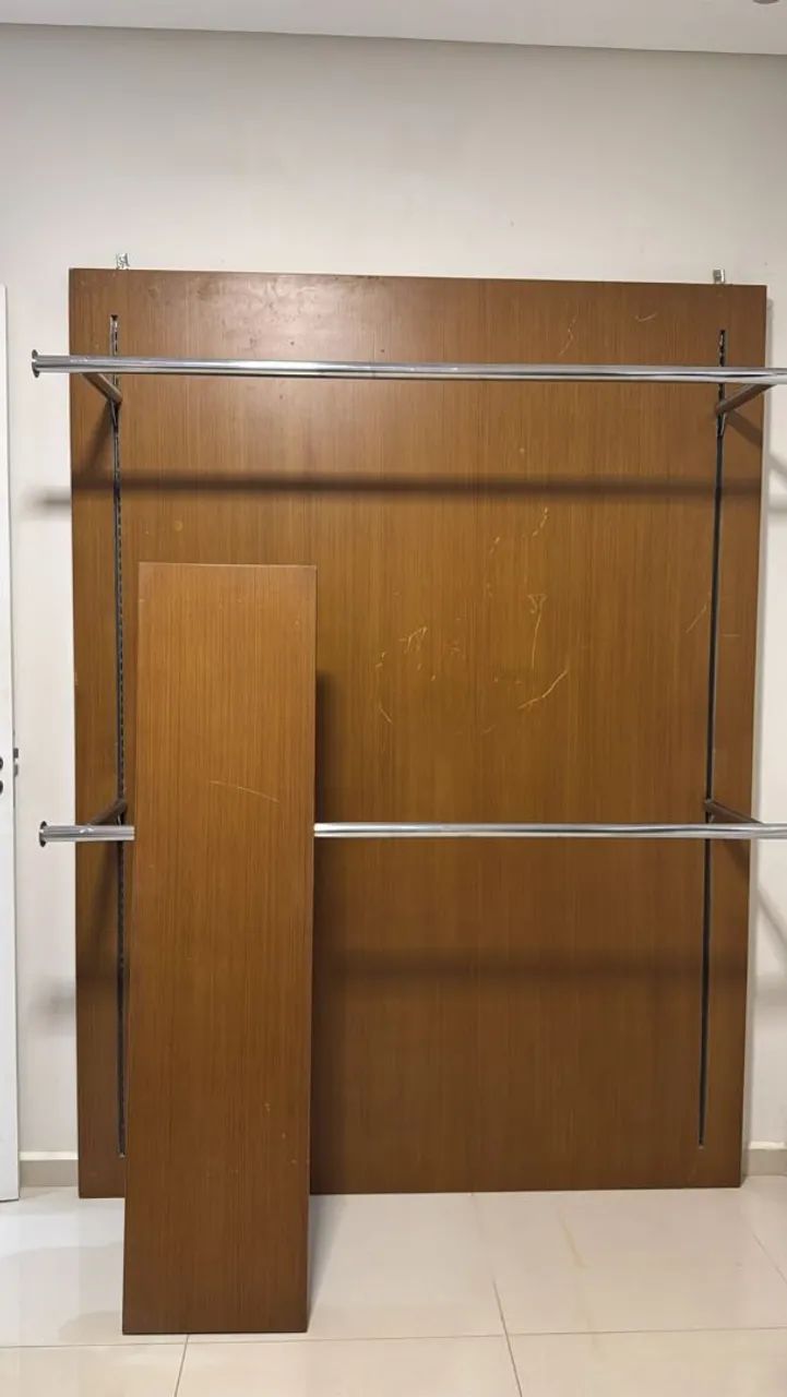 Arara de madeira para roupas - Foto 2
