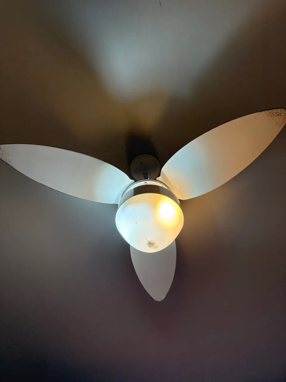 Ventilador de Teto Ventisol Branco com Luminária | 3 Pás | Funcionando Perfeitamente