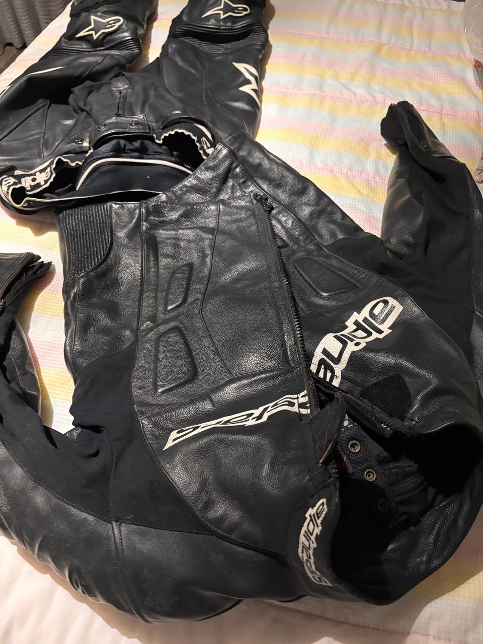Macacão Alpinestars 02 pecas , tamanho 52 - Peças para motos