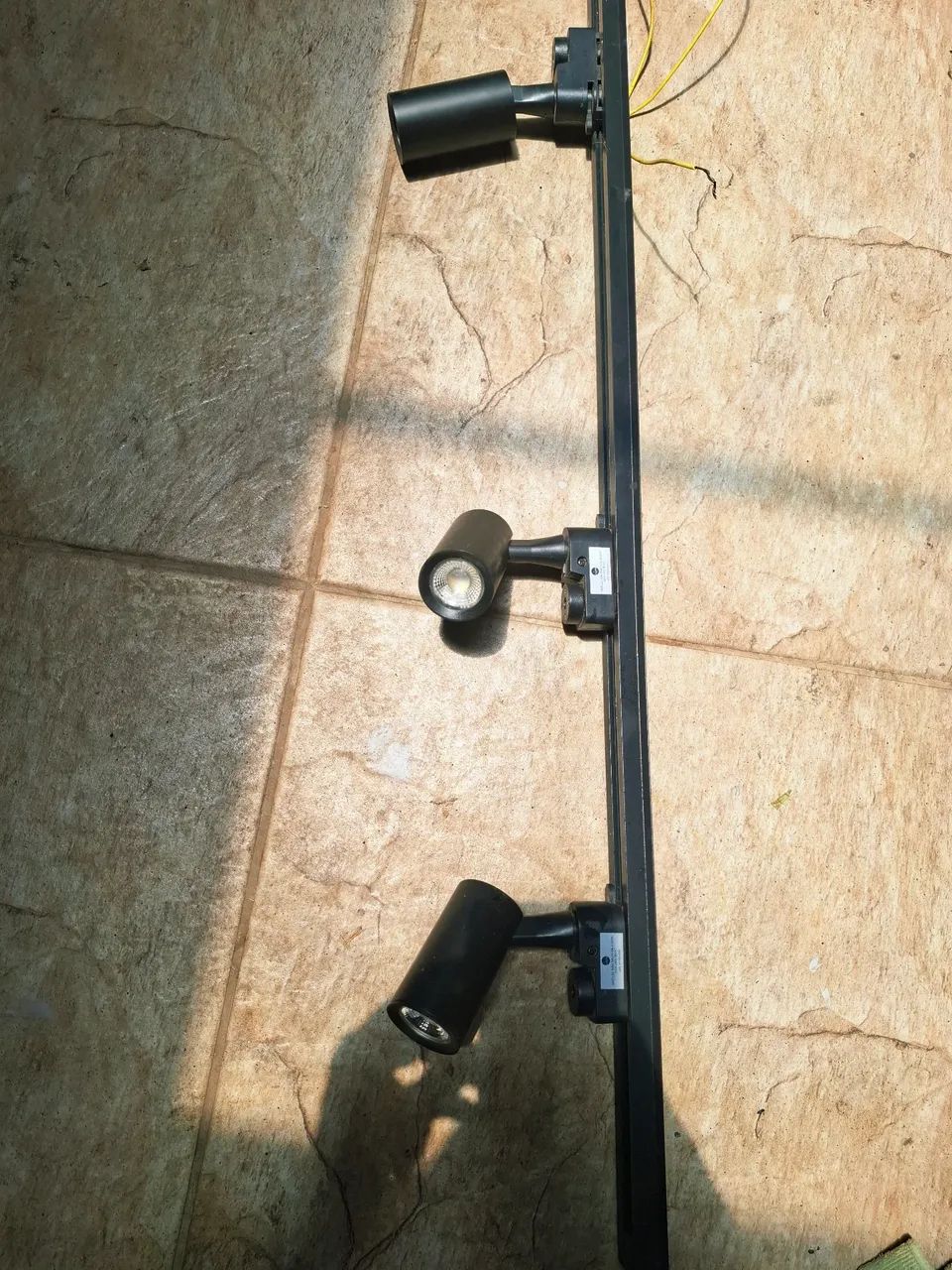 Luminária trilho com 3 spots - Foto 2