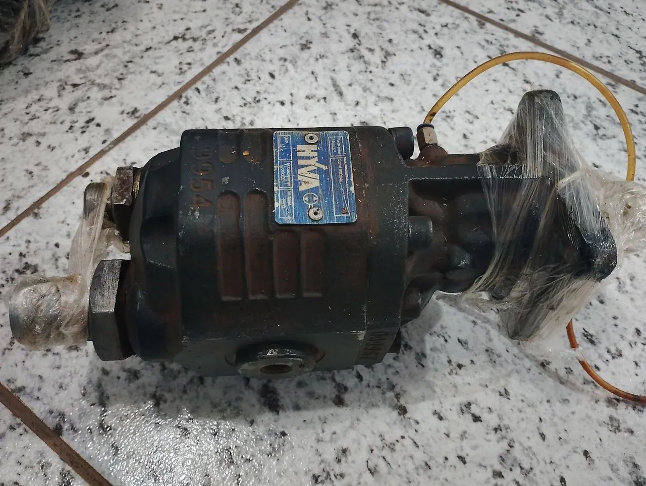 Vendo bomba hidráulica e comando. - Foto 4