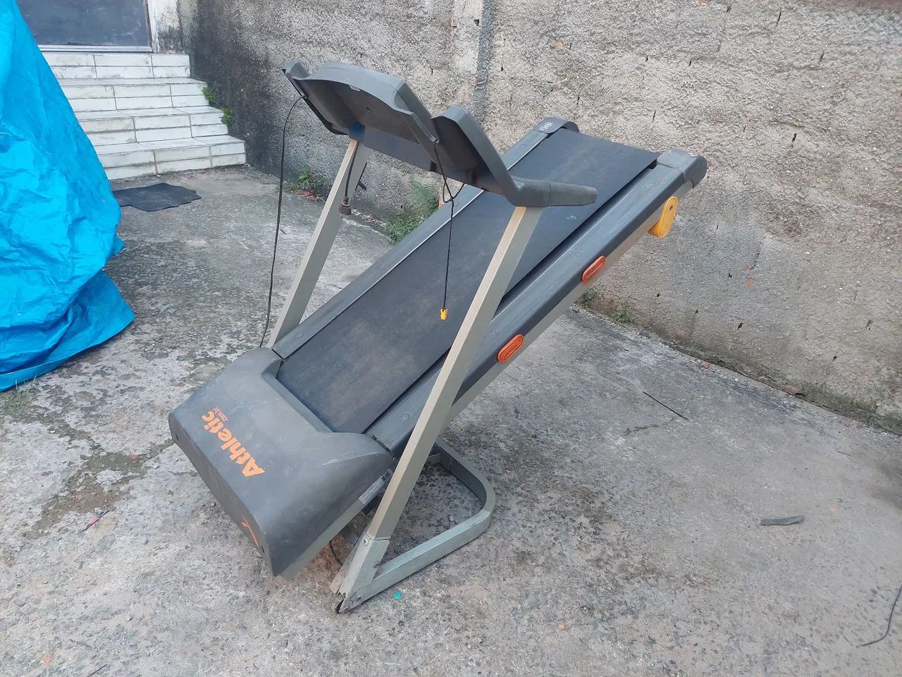 Vendo uma esteira ergometrica athetic 520 E E em ótimo estado de conservação  - Foto 3