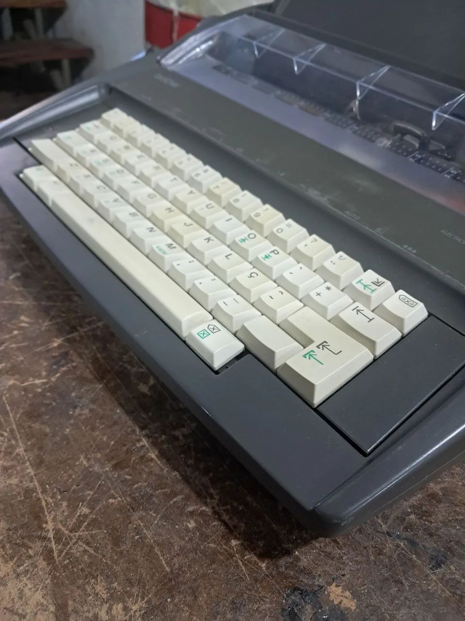 Máquinas de escrever funcionando.  - Foto 5