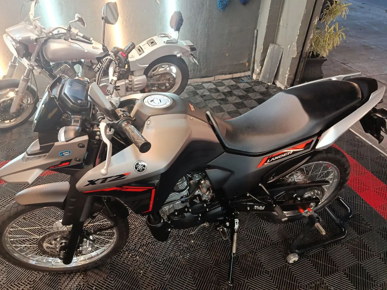 XTZ LANDER 250 - 2025 - Foto 4