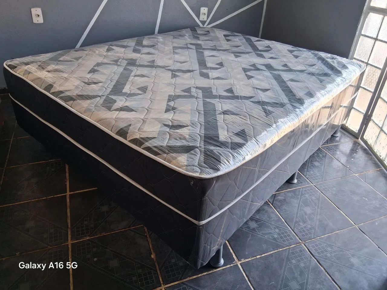 Cama box king de espuma higienizada 
