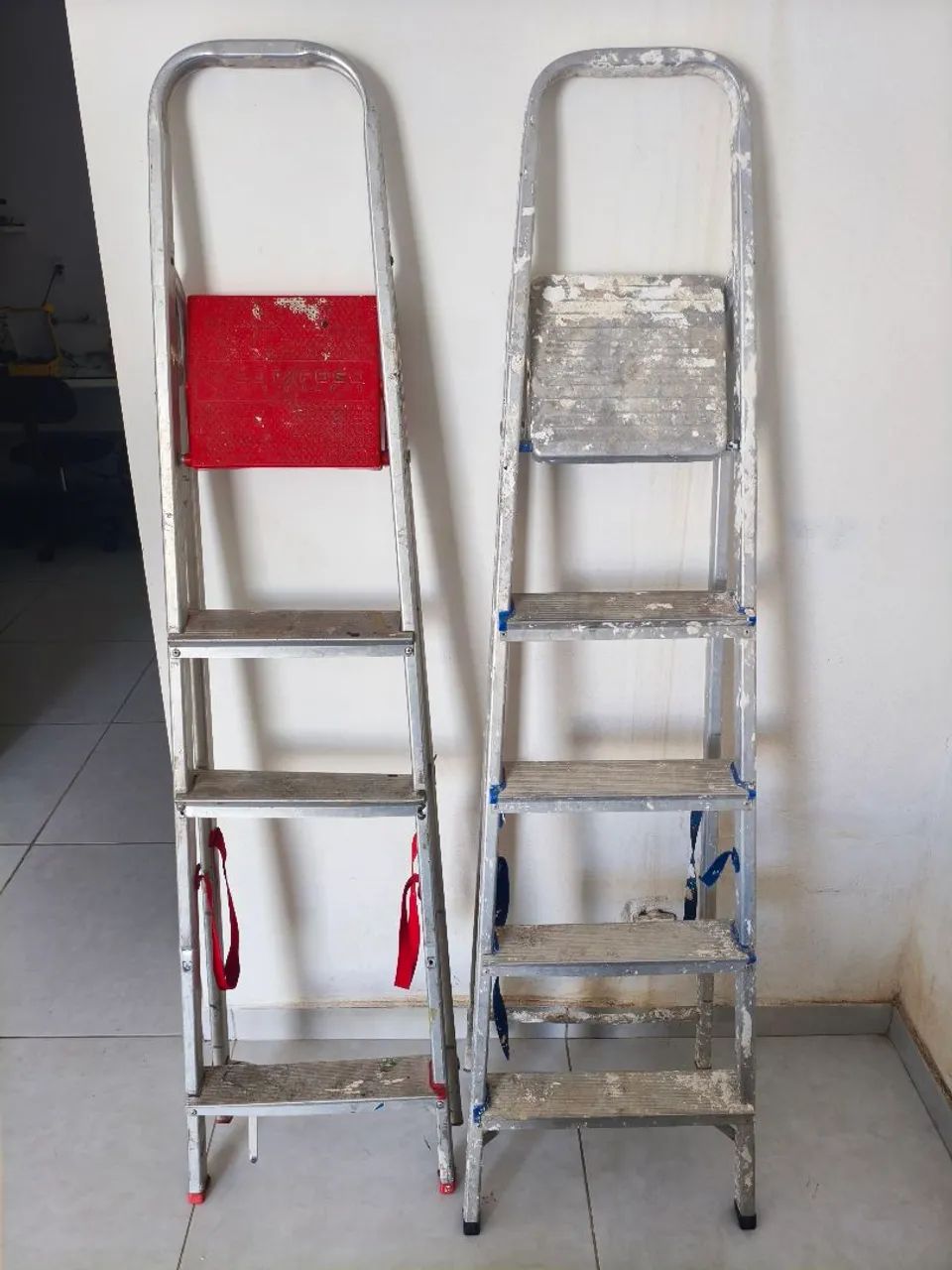 Duas Escadas de Alumínio 