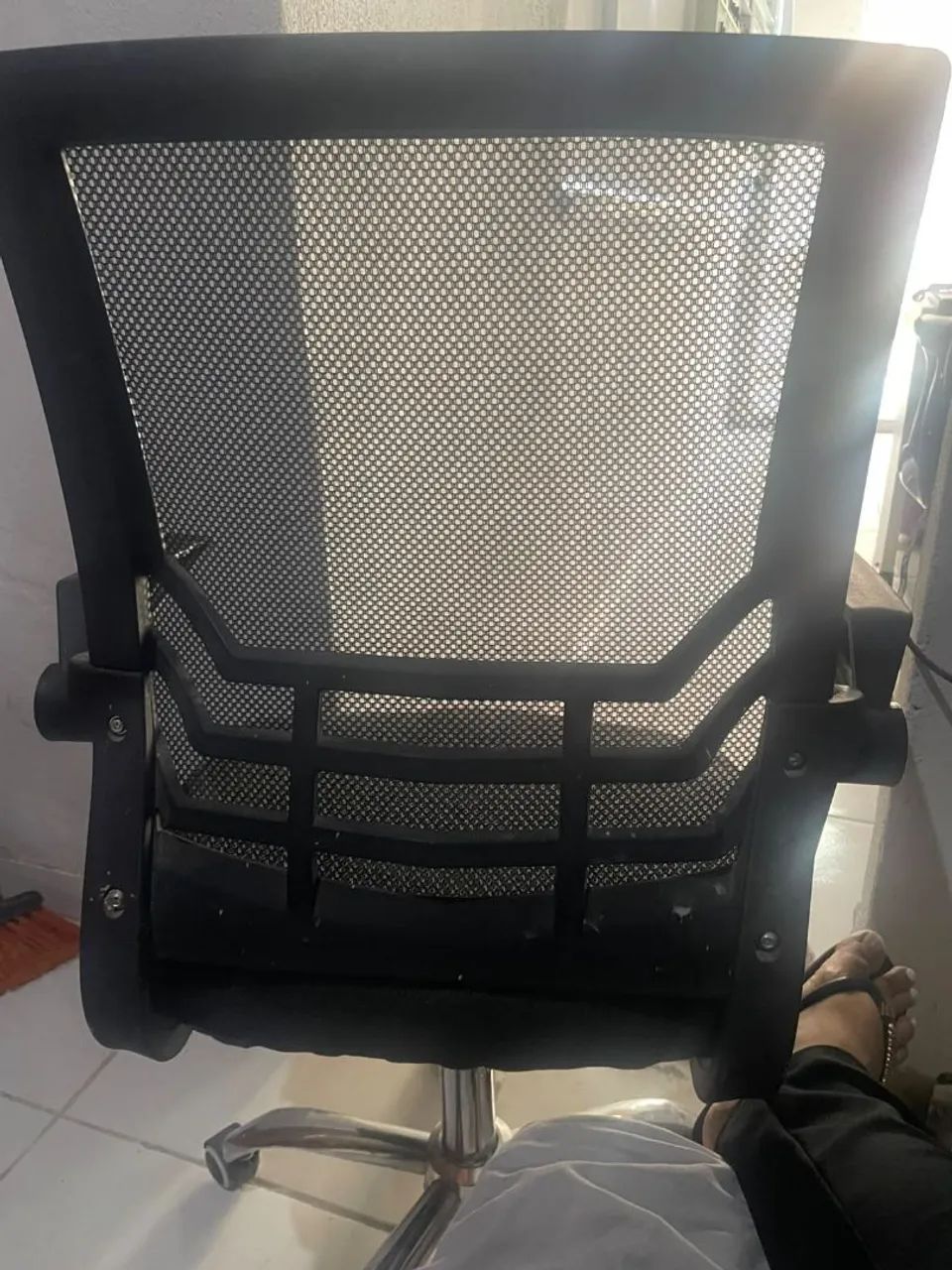 Cadeira de escritório estado de nova - Foto 3