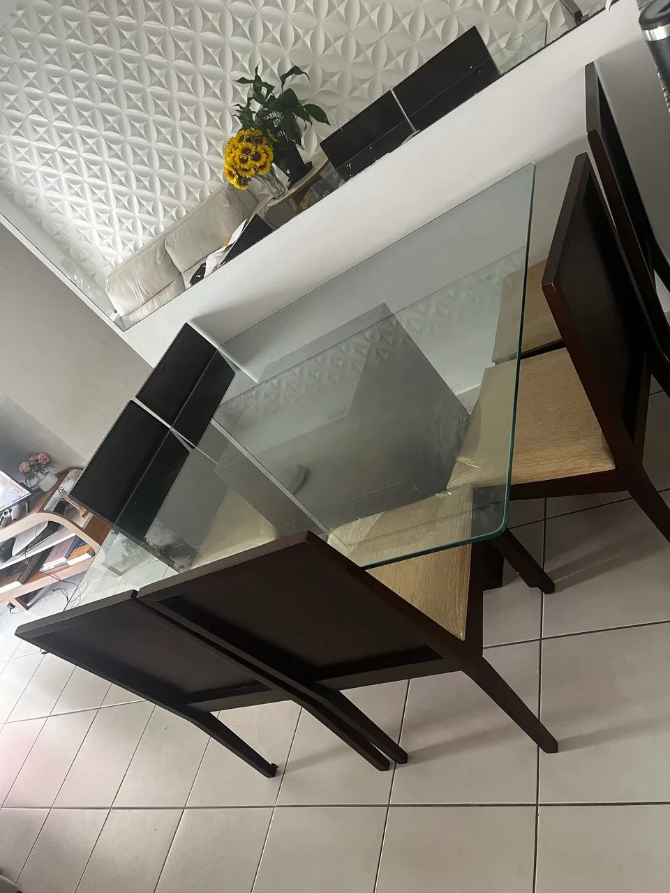 Mesa quadrada com 6 lugares