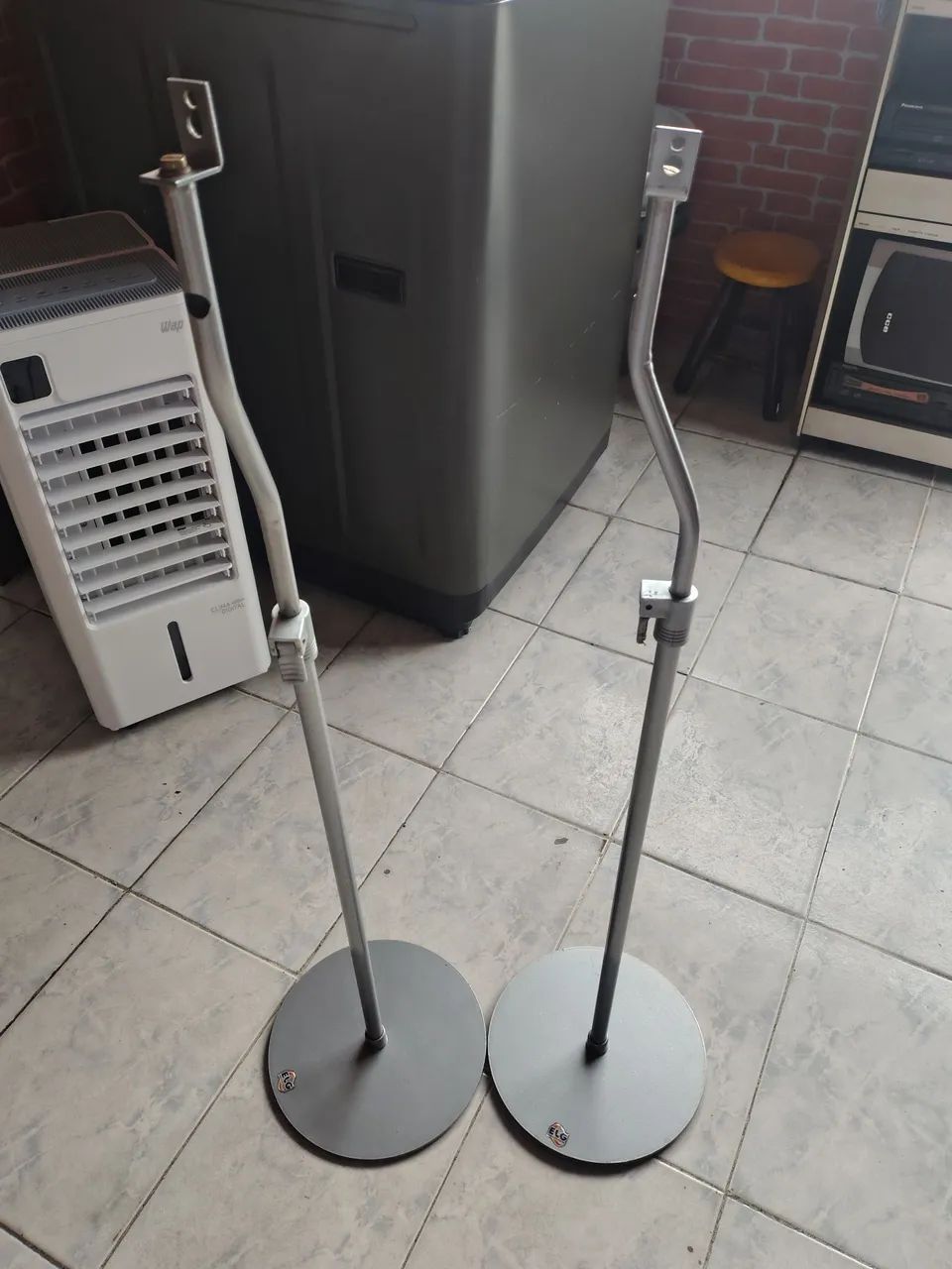 Pedestal para caixinhas de home theather com regulagem 