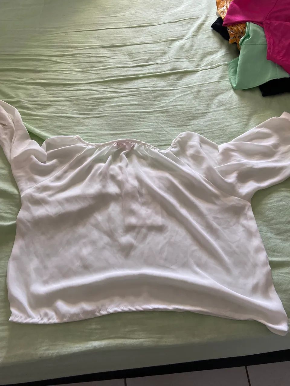Vendo blusa branca elegante - Foto 2