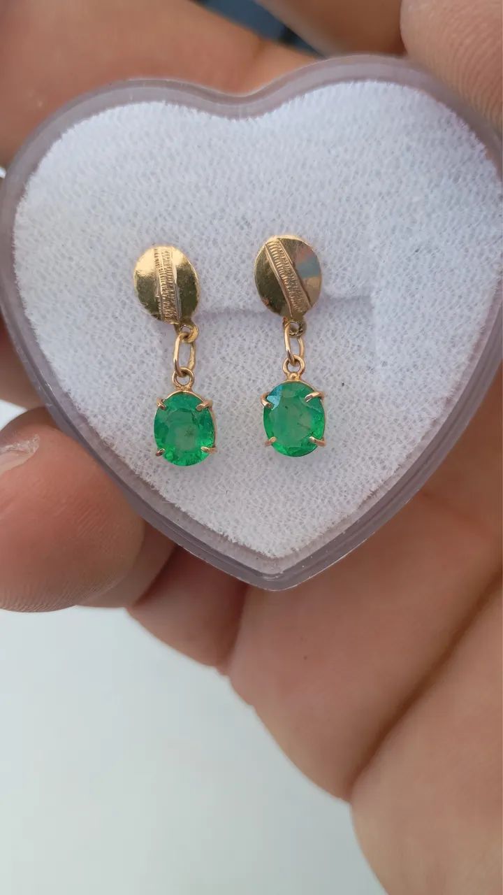 Brinco ouro 18k em esmeralda  