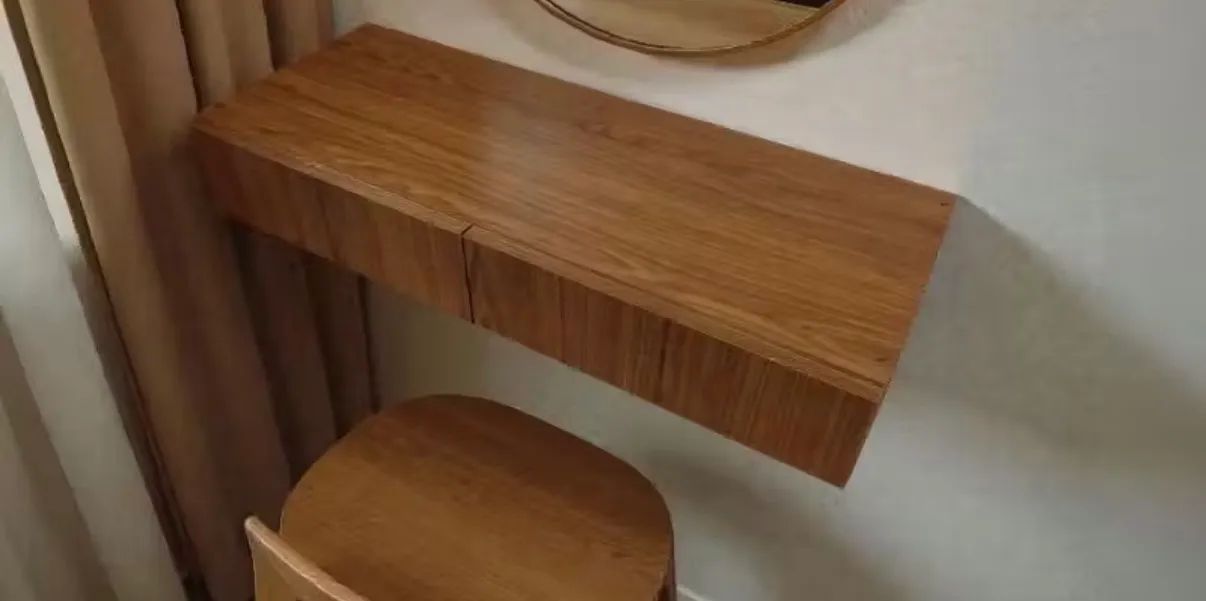 Wall-Mounted Dressing Table467357293400576000