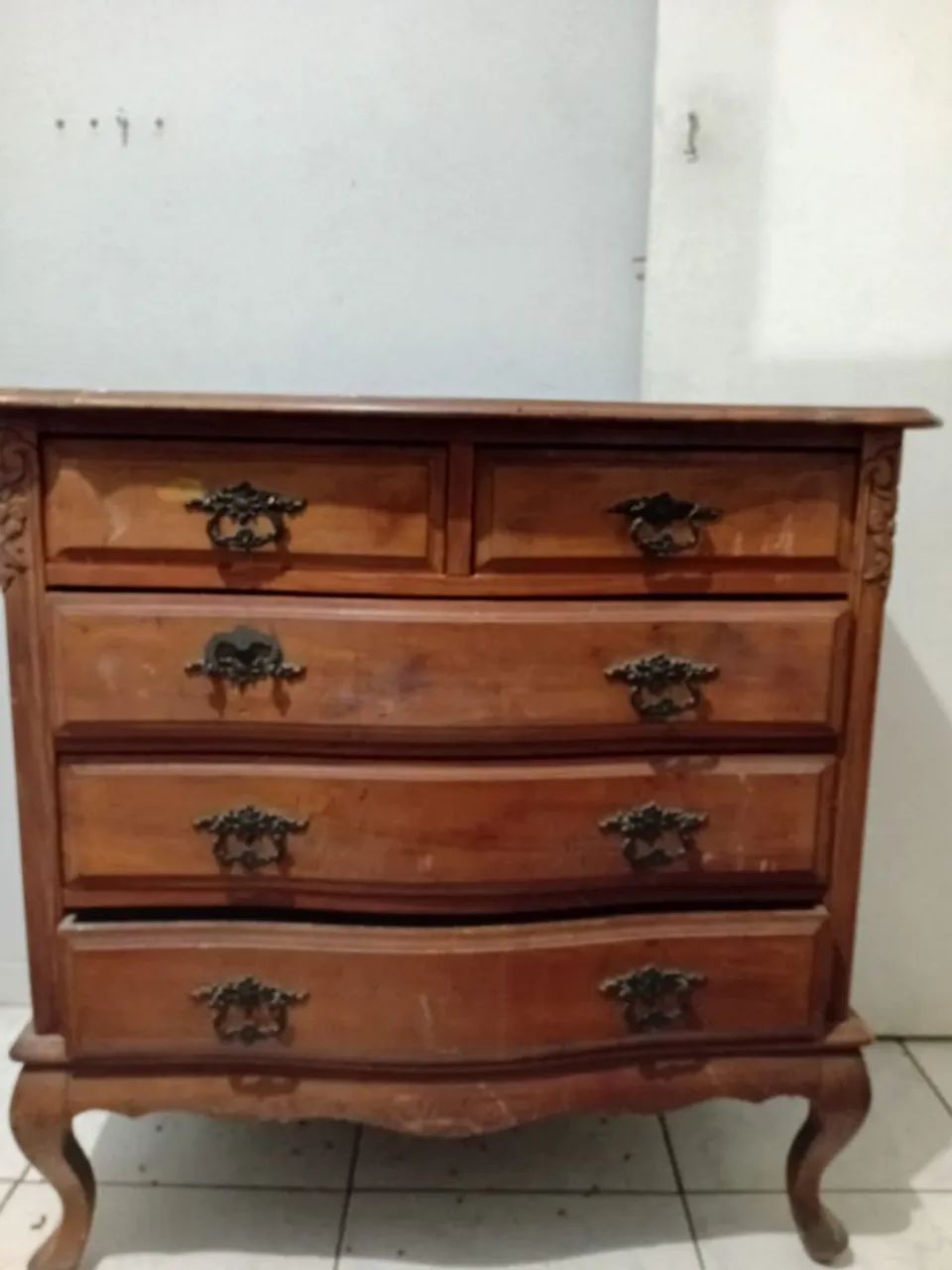 Cômoda de madeira maciça