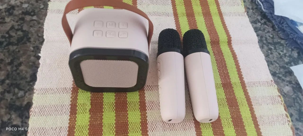 Caixa som com microfone (brinquedo)