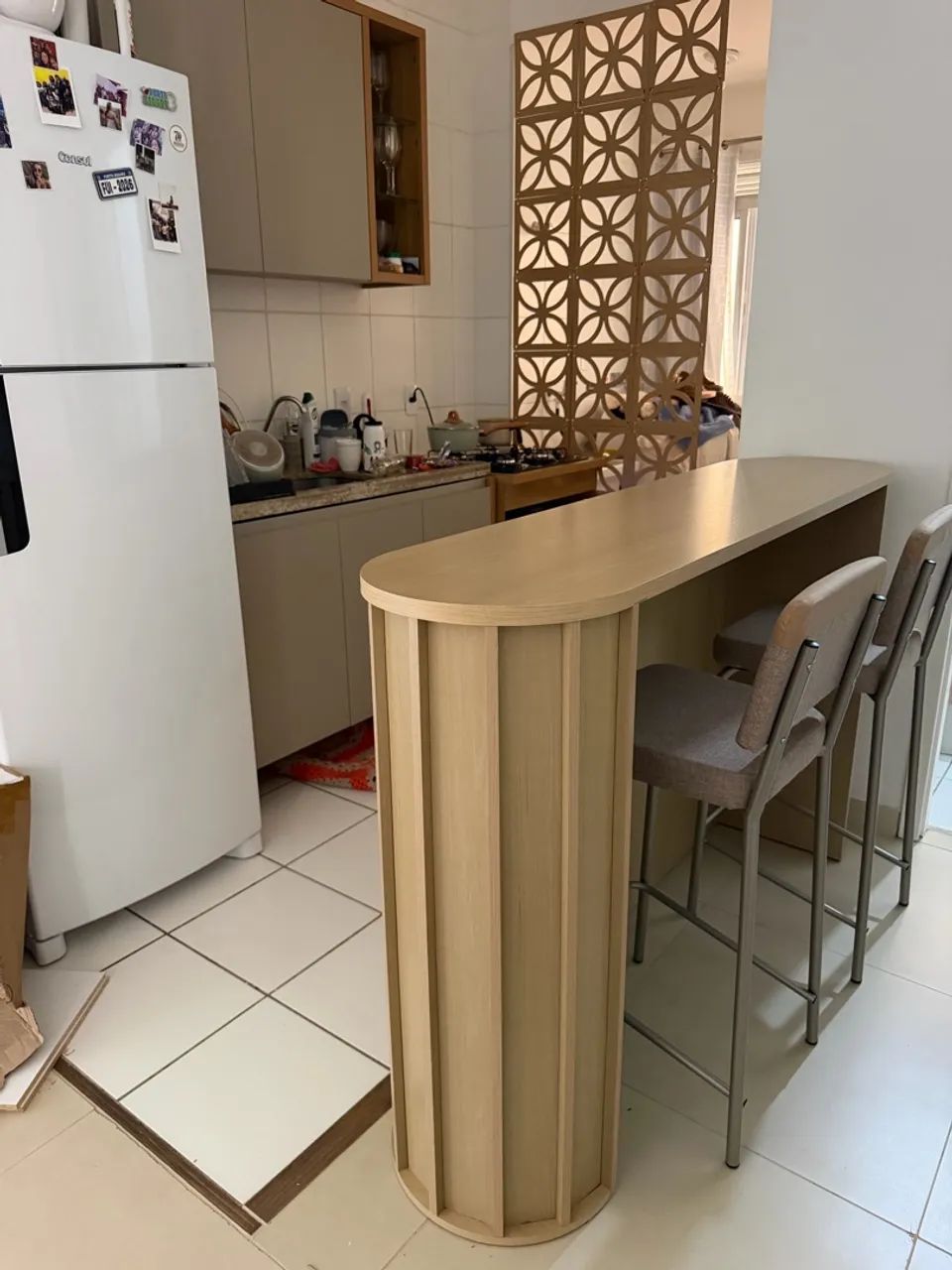 Vendo Balcão com 2 banquetas 