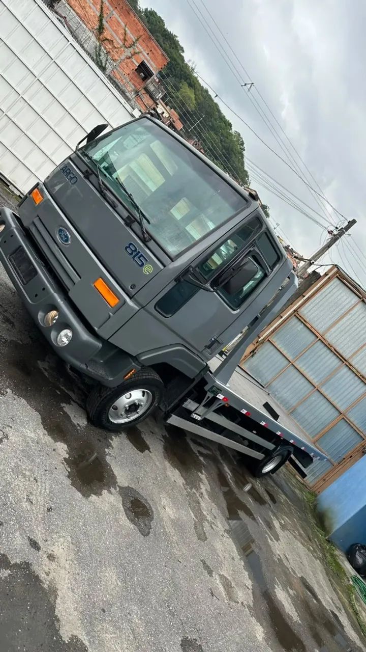 Caminhão Ford Cargo 815