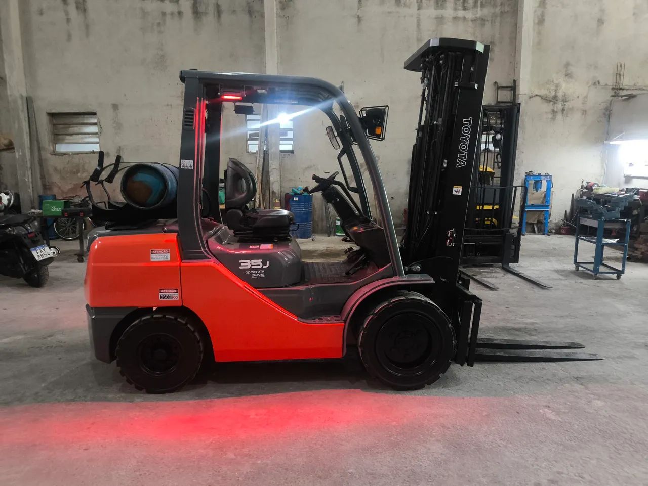 Empilhadeira Toyota 35j 