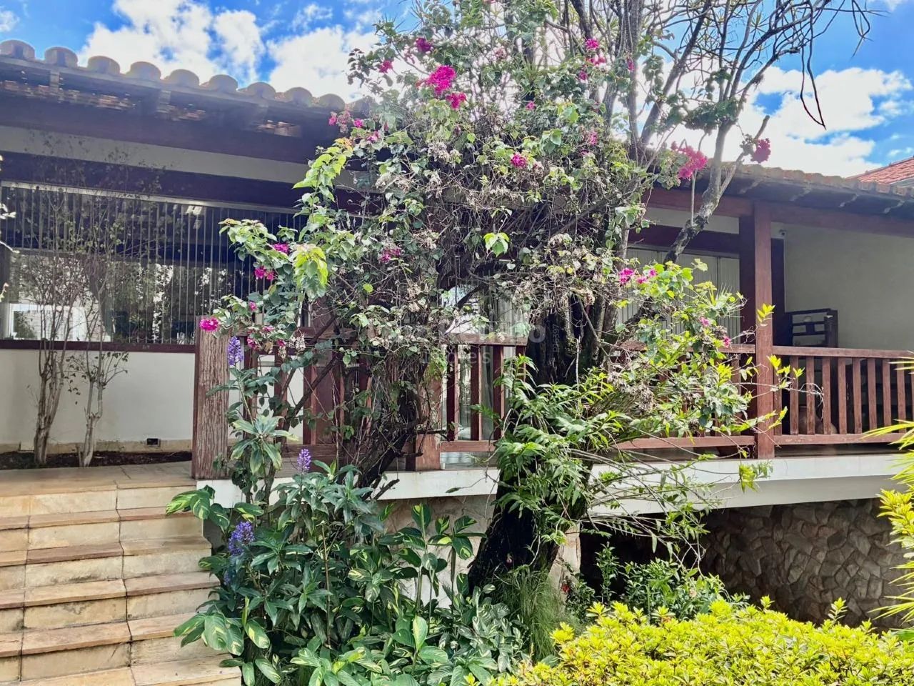Casa para locação com 4 quartos e 5 vagas - Foto 2