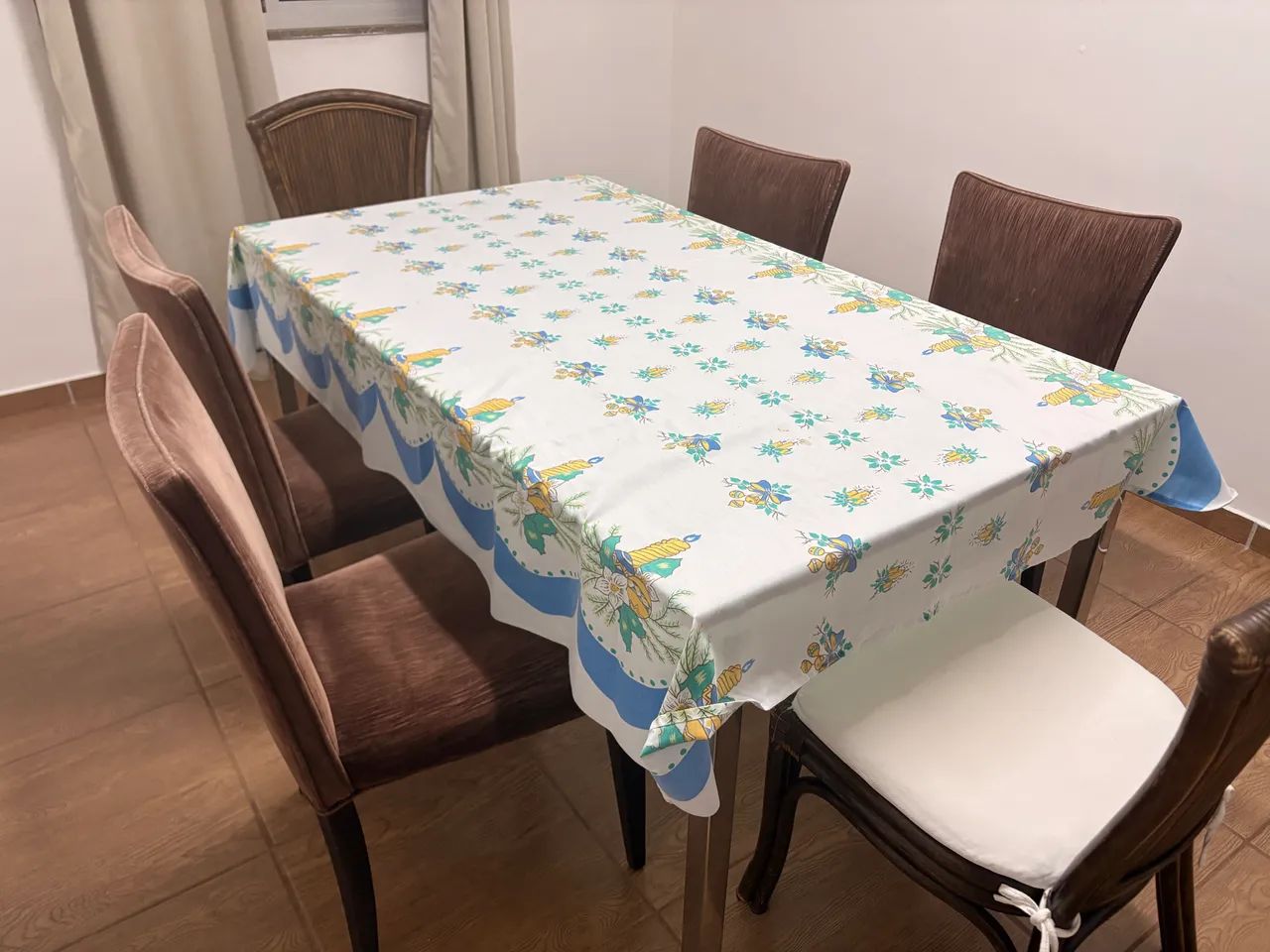 CONJUNTO DE CADEIRAS BOM ESTADO