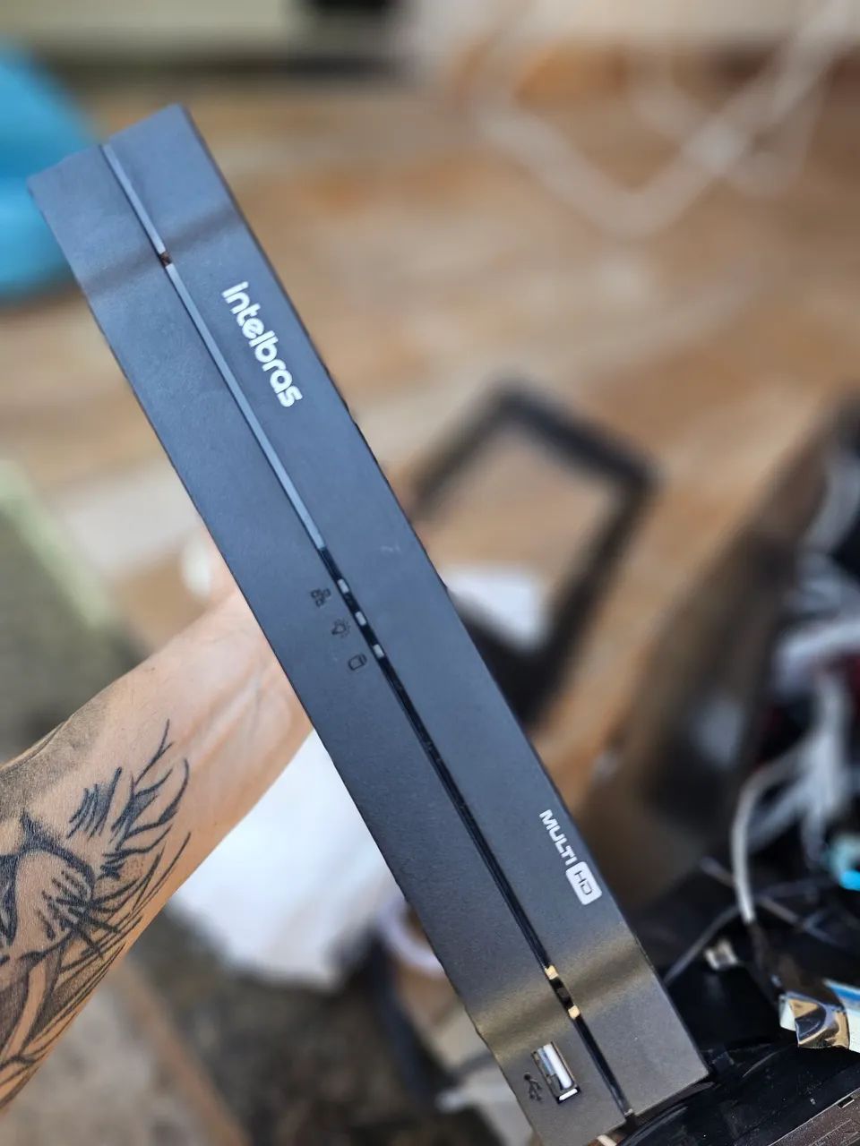 DVR INTELBRAS MHDX 1108 com 8 câmera HD 1 tera 