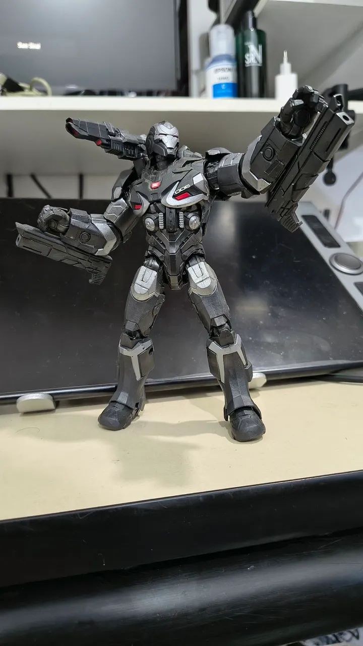 Boneco Máquina de Combate / War Machine - Marvel Legends
