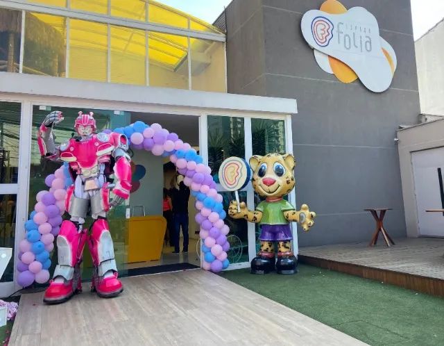 Personagem vivo Bumblebee Rosa animação  - Foto 3