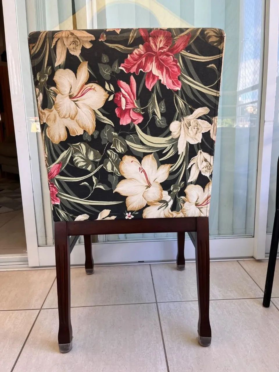 4 Cadeiras Estofadas de Madeira - 2 Pares com Estampas Exclusivas - Foto 5