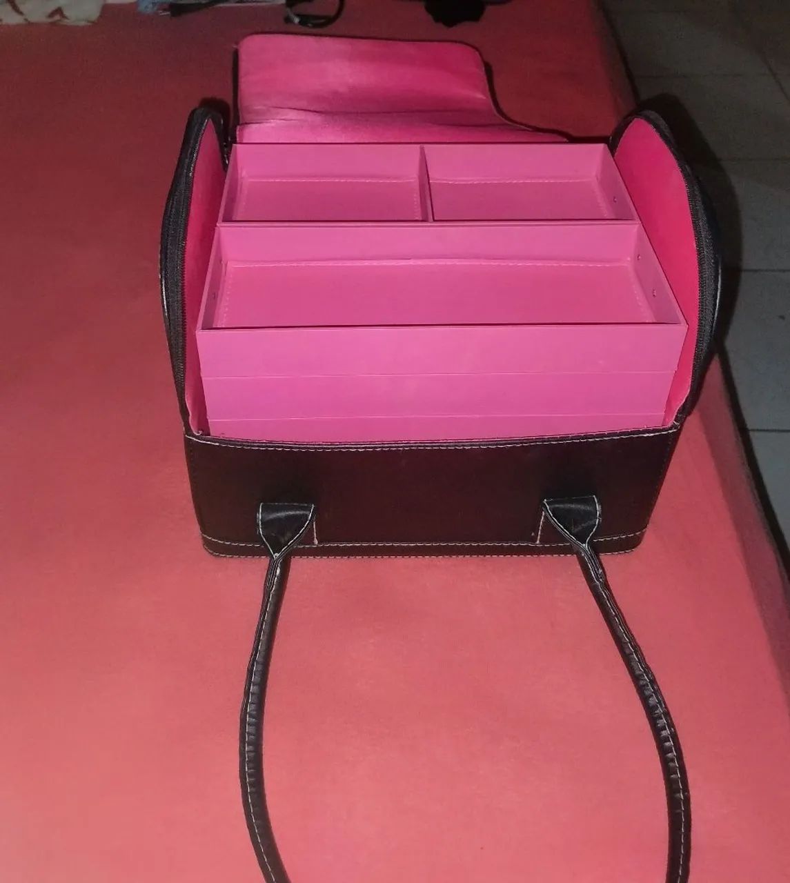 Maleta de maquiagem da avon  - Foto 2