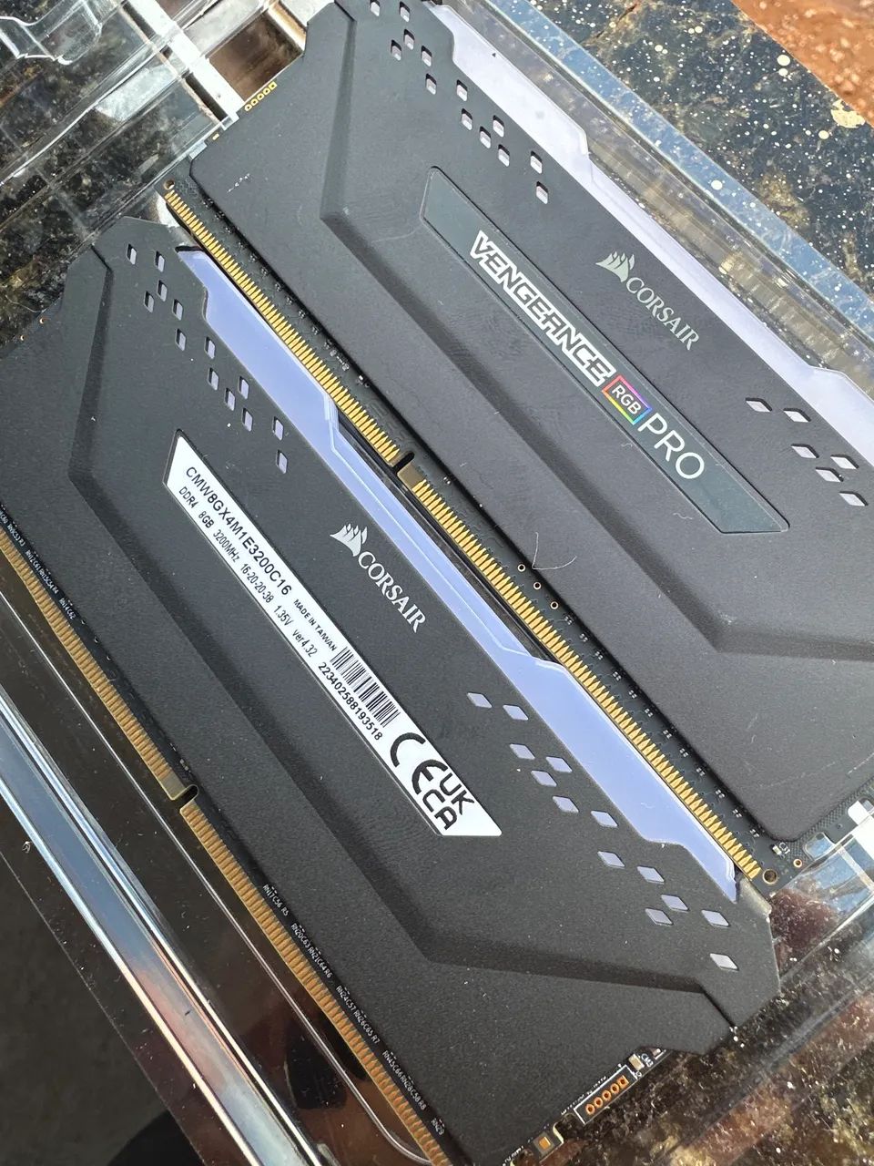 Memória ram CORSAIR 16G 3200 Mhz RGB (dois pentes) 