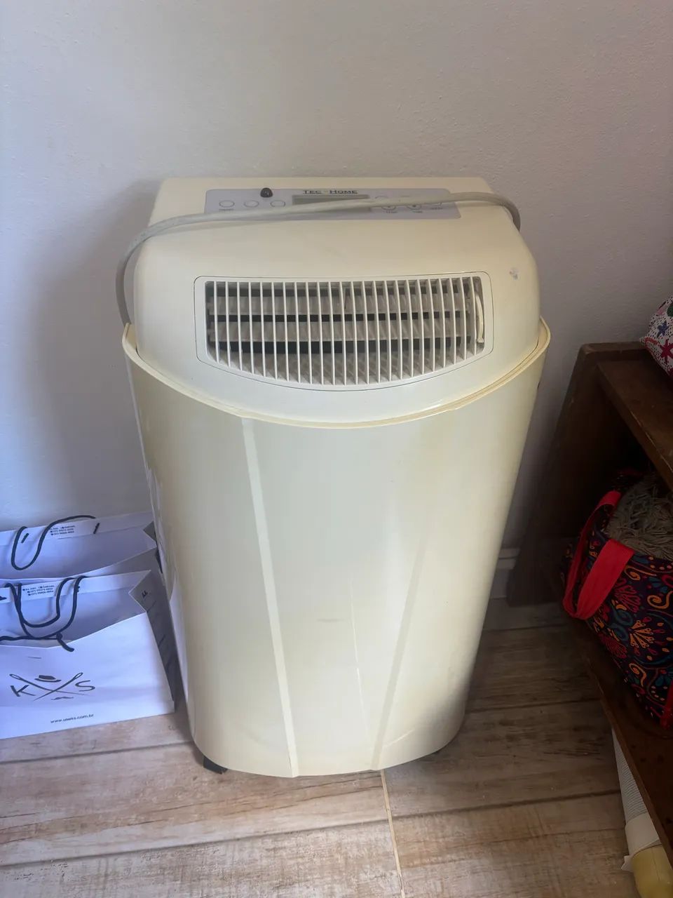 Vendo Ar condicionado portátil 127v - Foto 3