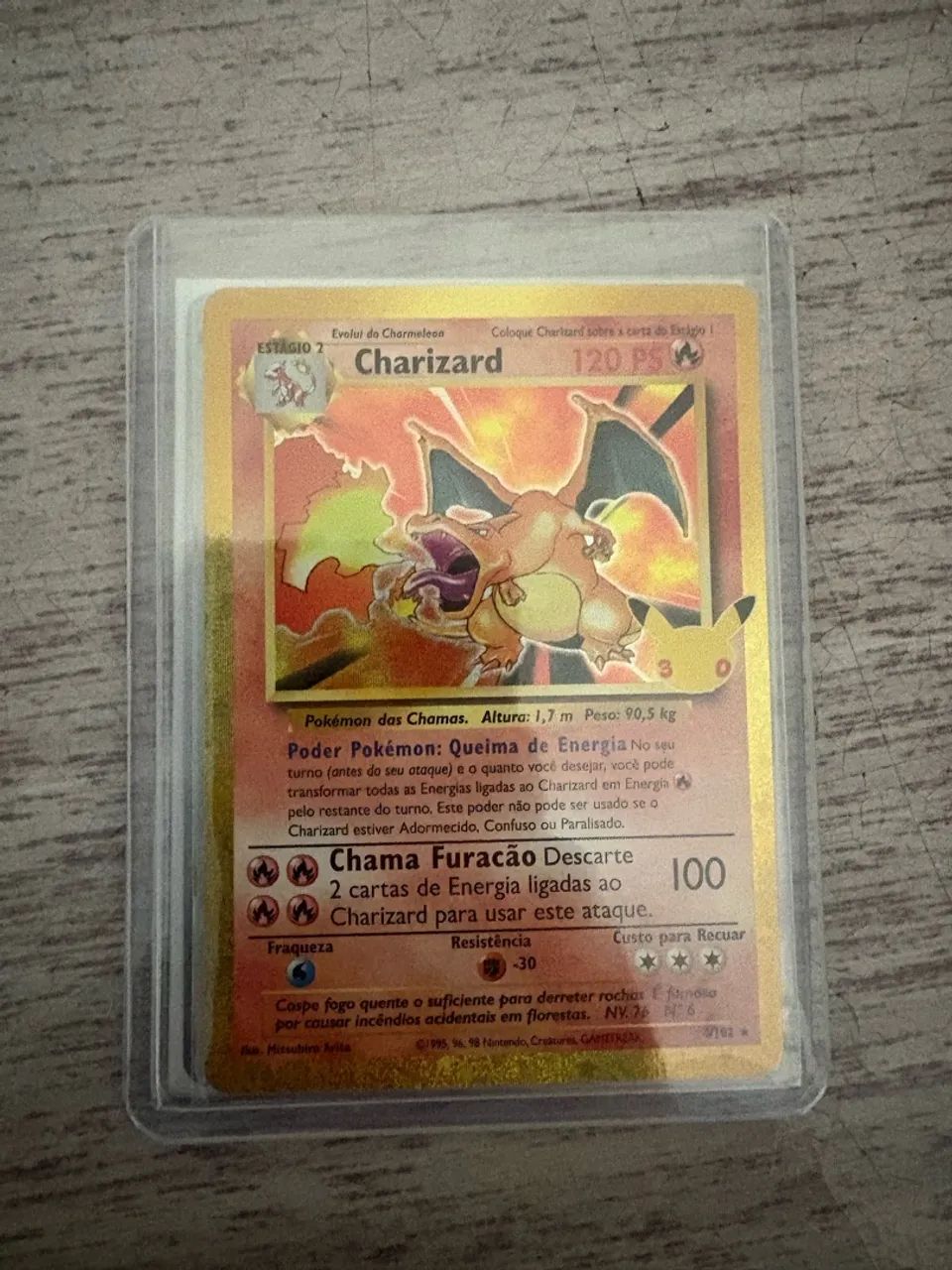 Charizard 30 anos 