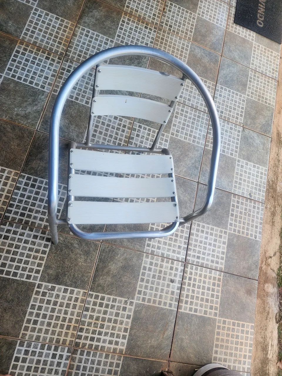 Vende-se 4 Cadeiras de alumínio - Foto 4