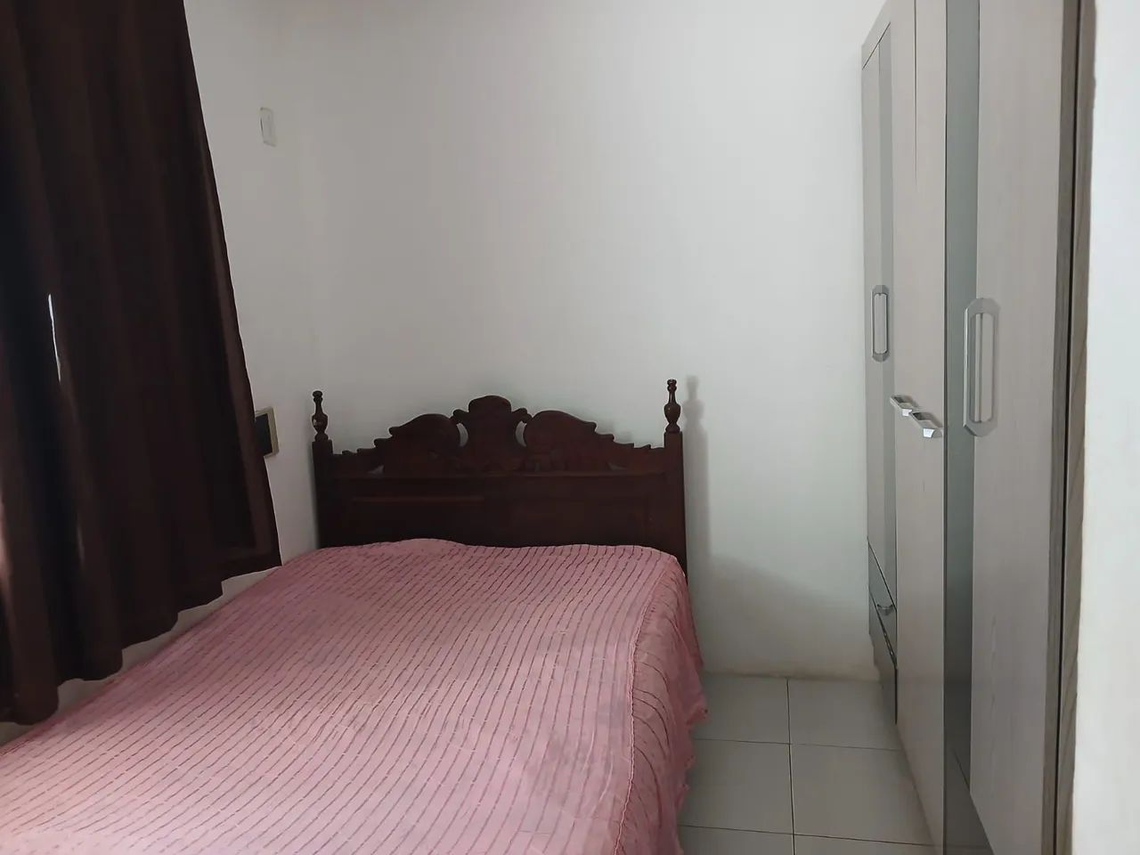 Aluga-se casa mobiliada (para moça)